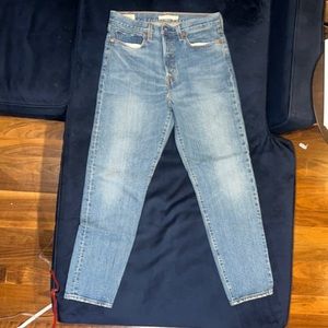 Levis women’s jeans size 29 wedgie